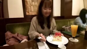 丸い美乳とムッチリ美尻の淫乱ボディ！人妻が4連発の欲張り3Pでイキ乱れる