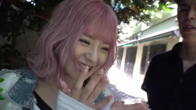 命令されると何でも聞いちゃう！街中でプリ尻丸出しのドM GALの恥辱プレイ