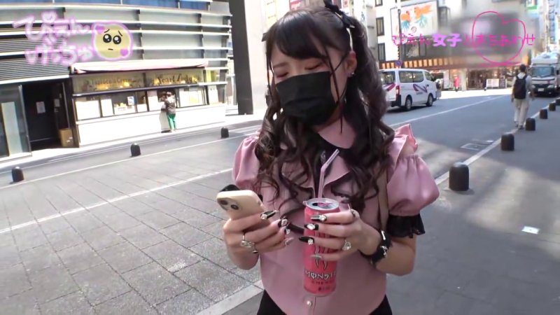 ぴえん系地雷ギャル、セルフイラマで喉奥までチ●ポをぶっ刺し、情緒がヤバい！