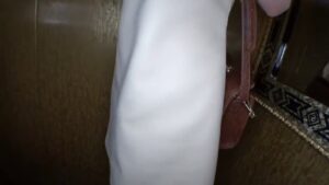 桃色乳首のマルチ女子、マン毛ありのギャップ！非力なま●こから潮が止まらない