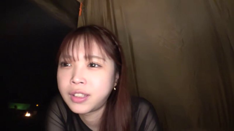 初対面のソロキャン女子がテント内で中出しSEX！潮吹き放尿で大洪水！