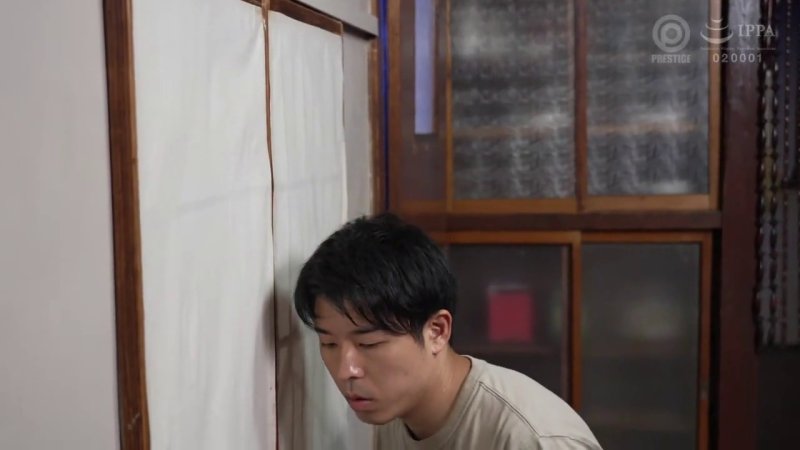 田舎の日常、幼馴染との汗だくSEX！鈴村あいりの美乳が揺れる正常位と顔射！