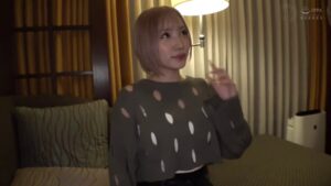 夜の街に網を張るギャル、れい!クズ男の睡眠レイプ計画に巻き込まれる