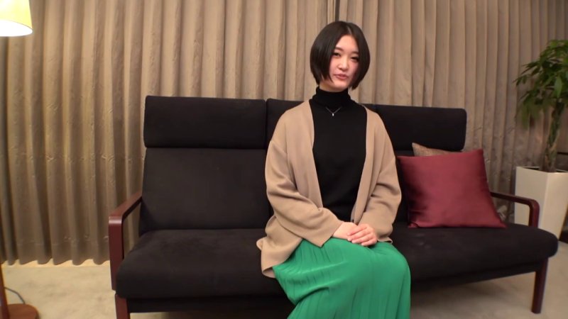 婚約中の経理事務員、カメラの前で透明感ある白肌を紅潮させ、禁断のAV体験撮影に挑む！